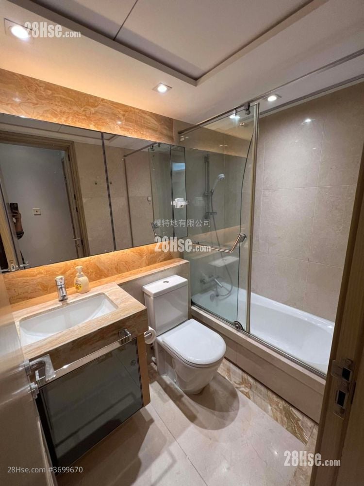 The Latitude Rental 3 Bedrooms , 3 Bathrooms 825 ft²