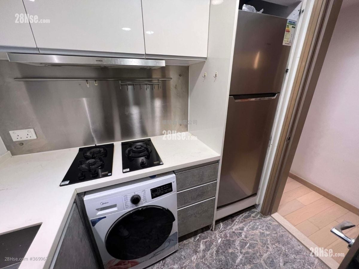 The Latitude Rental 3 Bedrooms , 3 Bathrooms 825 ft²