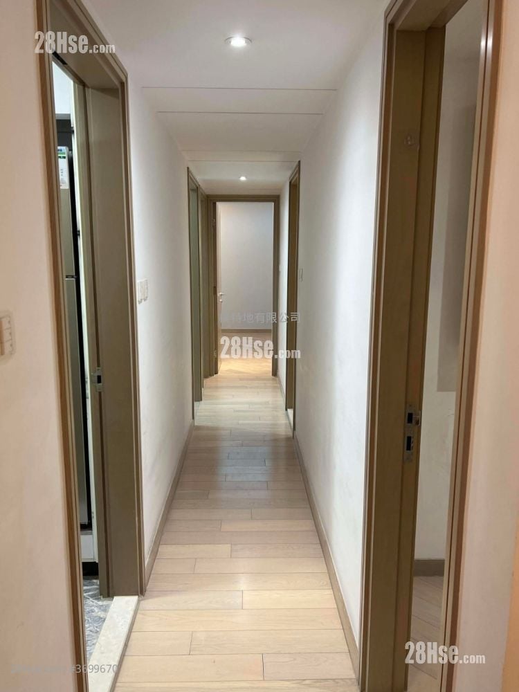 The Latitude Rental 3 Bedrooms , 3 Bathrooms 825 ft²