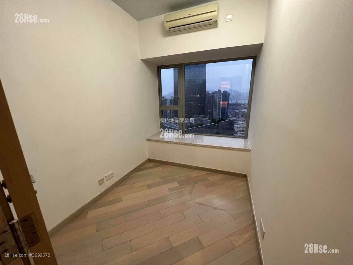 The Latitude Rental 3 Bedrooms , 3 Bathrooms 825 ft²