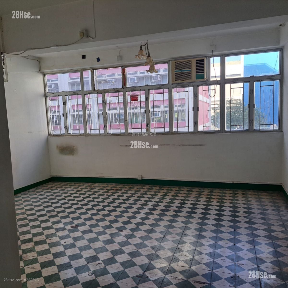 32-42A Tseuk Luk Street Sell 2 Bedrooms , 1 Bathroom 657 ft²