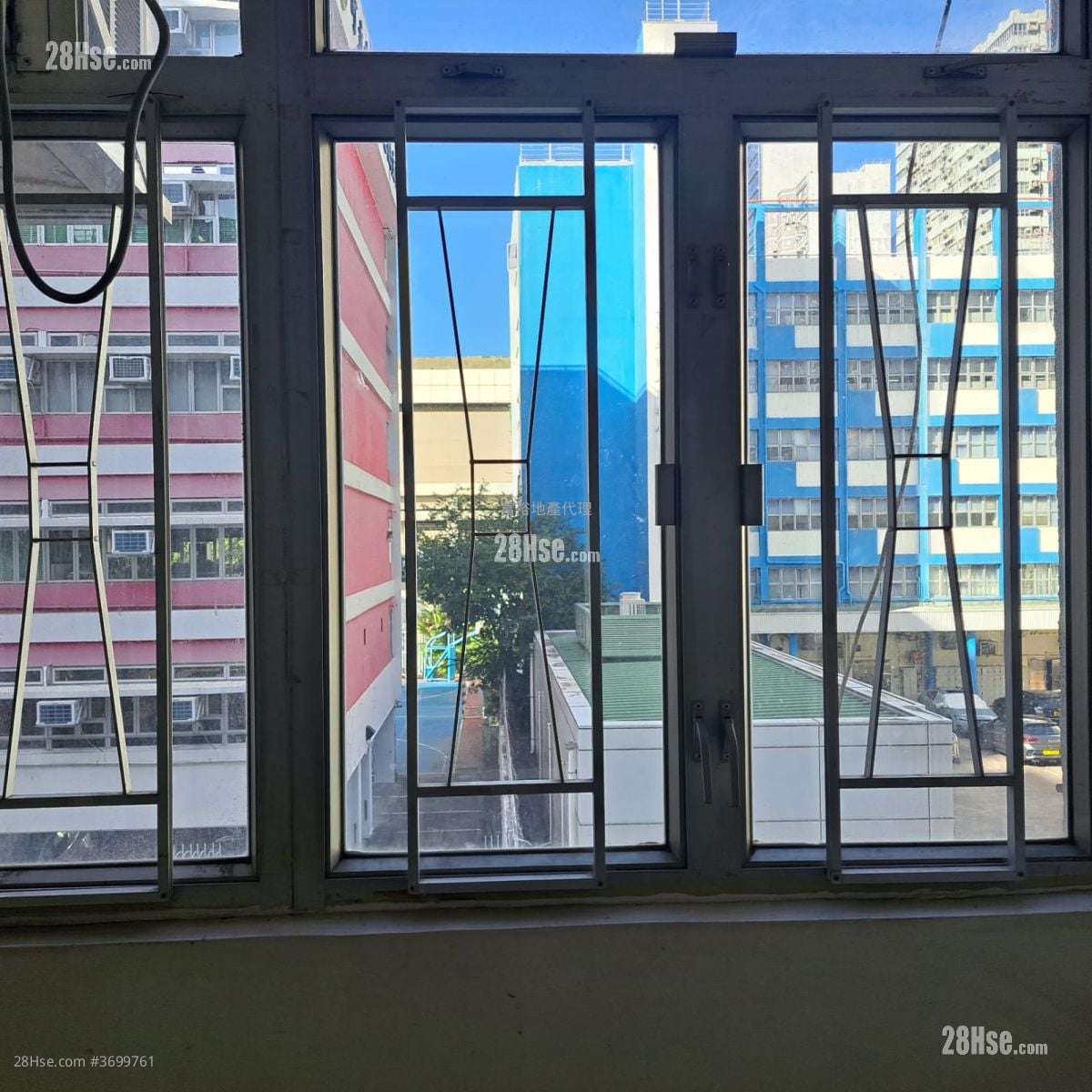 32-42A Tseuk Luk Street Sell 2 Bedrooms , 1 Bathroom 657 ft²