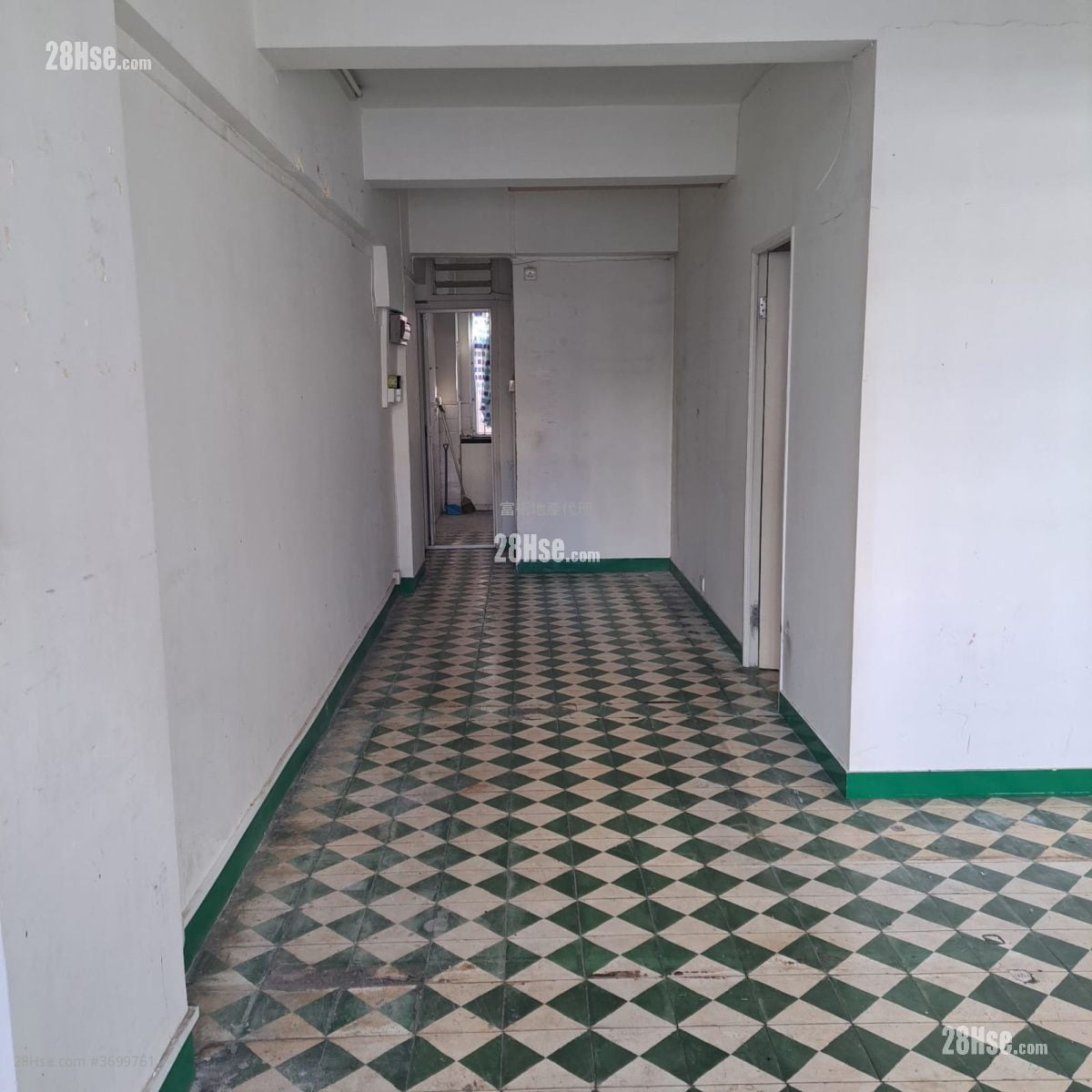 32-42A Tseuk Luk Street Sell 2 Bedrooms , 1 Bathroom 657 ft²