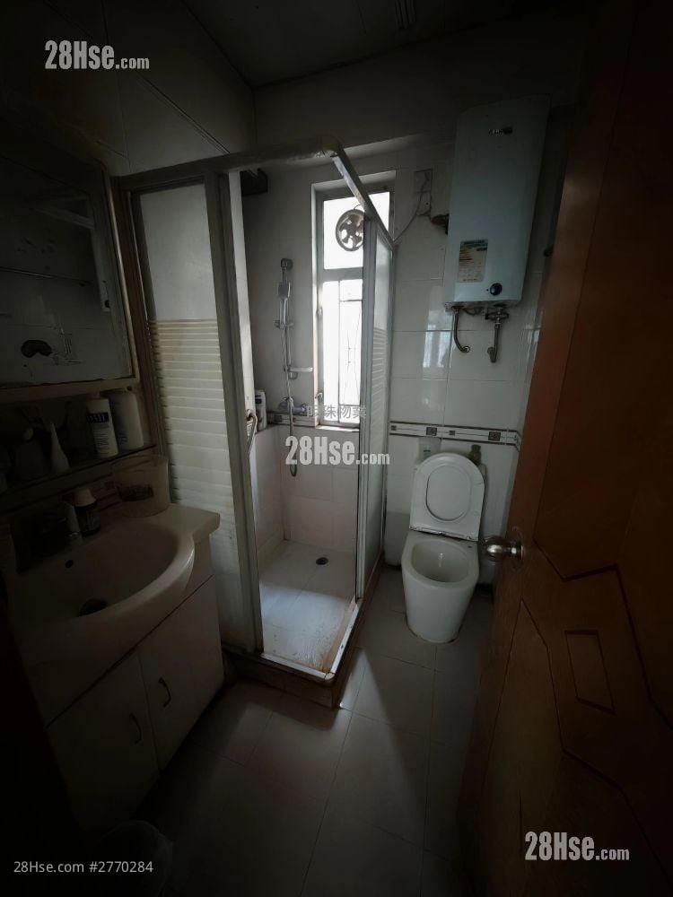 Ming Fung Building Sell 2 Bedrooms , 1 Bathroom 570 ft²