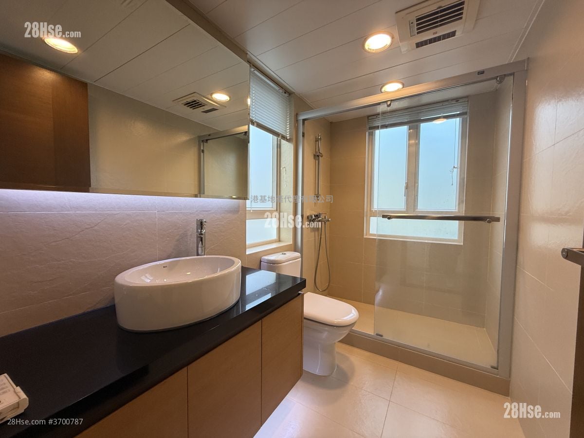 村屋 租盘 4 房 , 2 浴室 2,100 平方尺