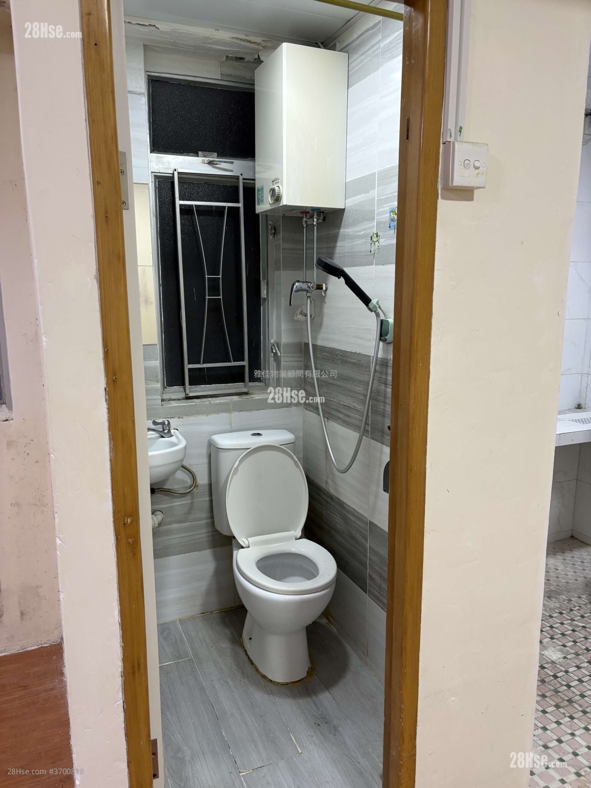 名賢大樓 租盤 374 平方呎