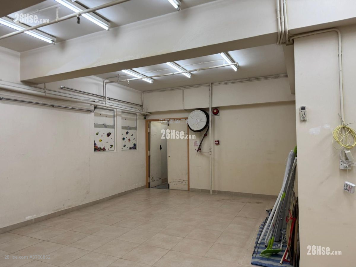 新藝工業大廈 租盤 1 廁所