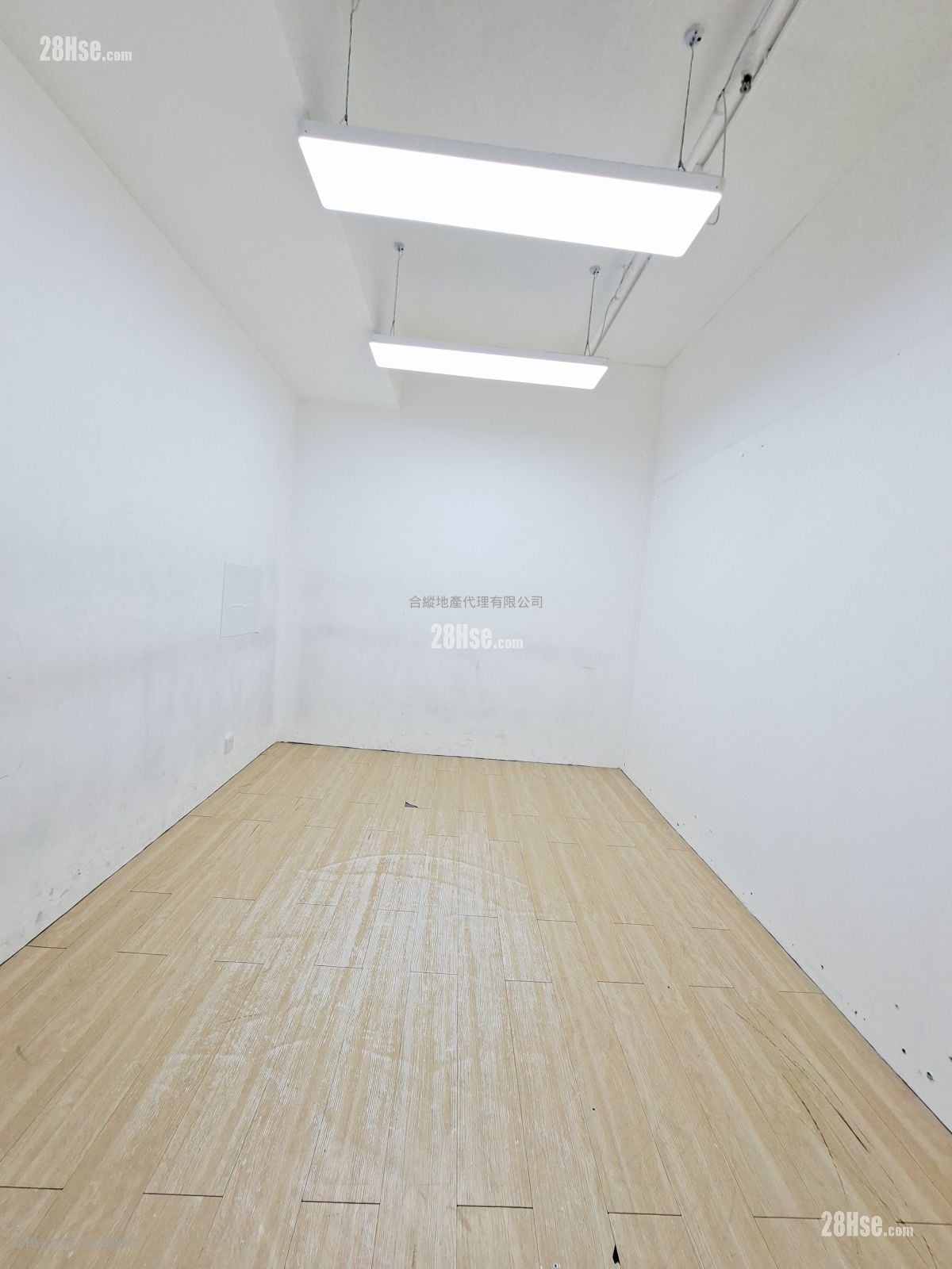 时运工业大厦 租盘 5+ 房 , 2 厕所