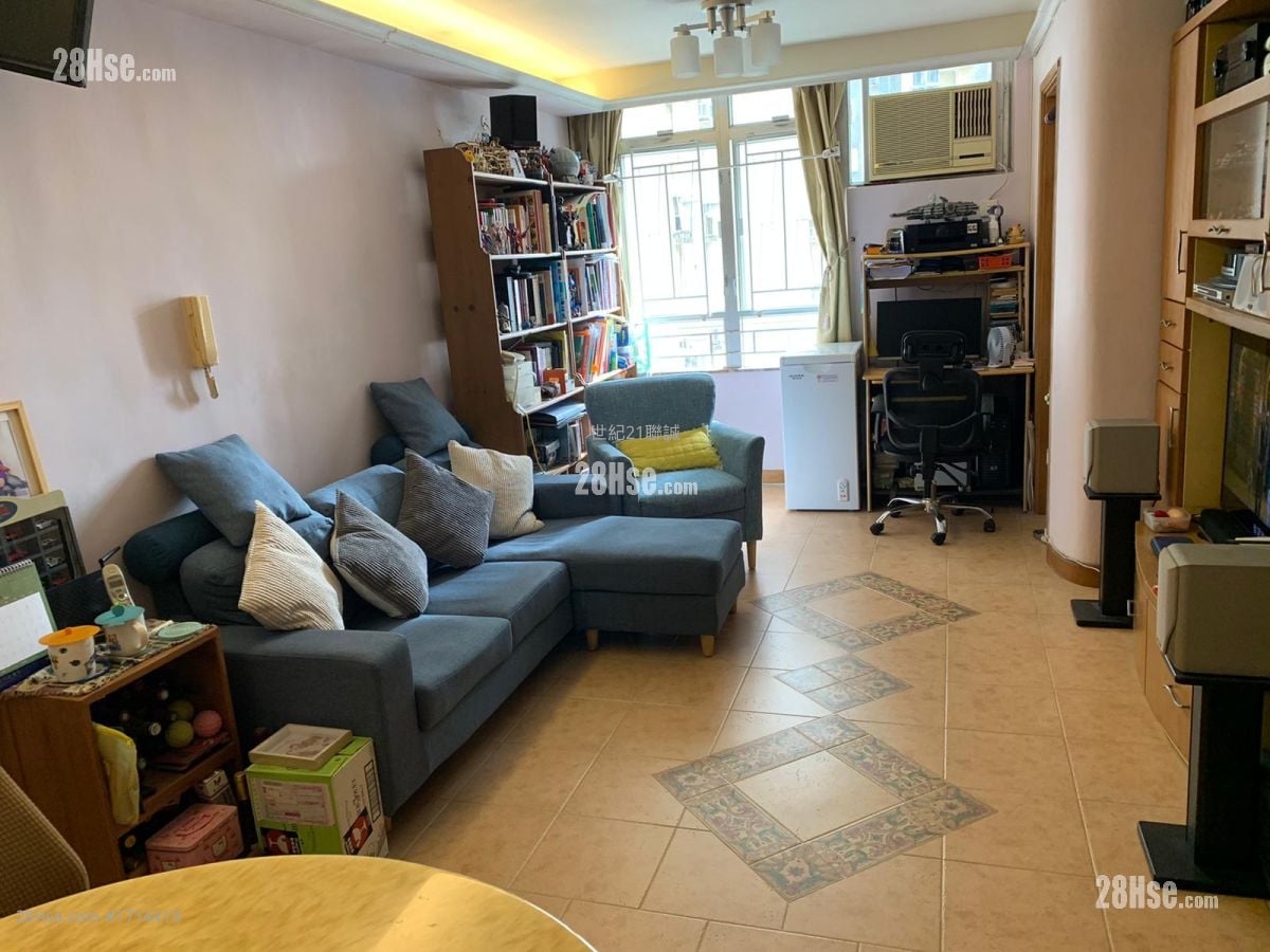 Hiu Lai Court Sell 3 Bedrooms , 2 Bathrooms 637 ft²