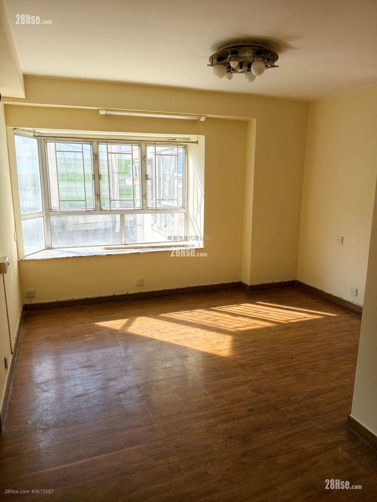 Hong King Garden Sell 3 Bedrooms , 1 Bathroom 519 ft²