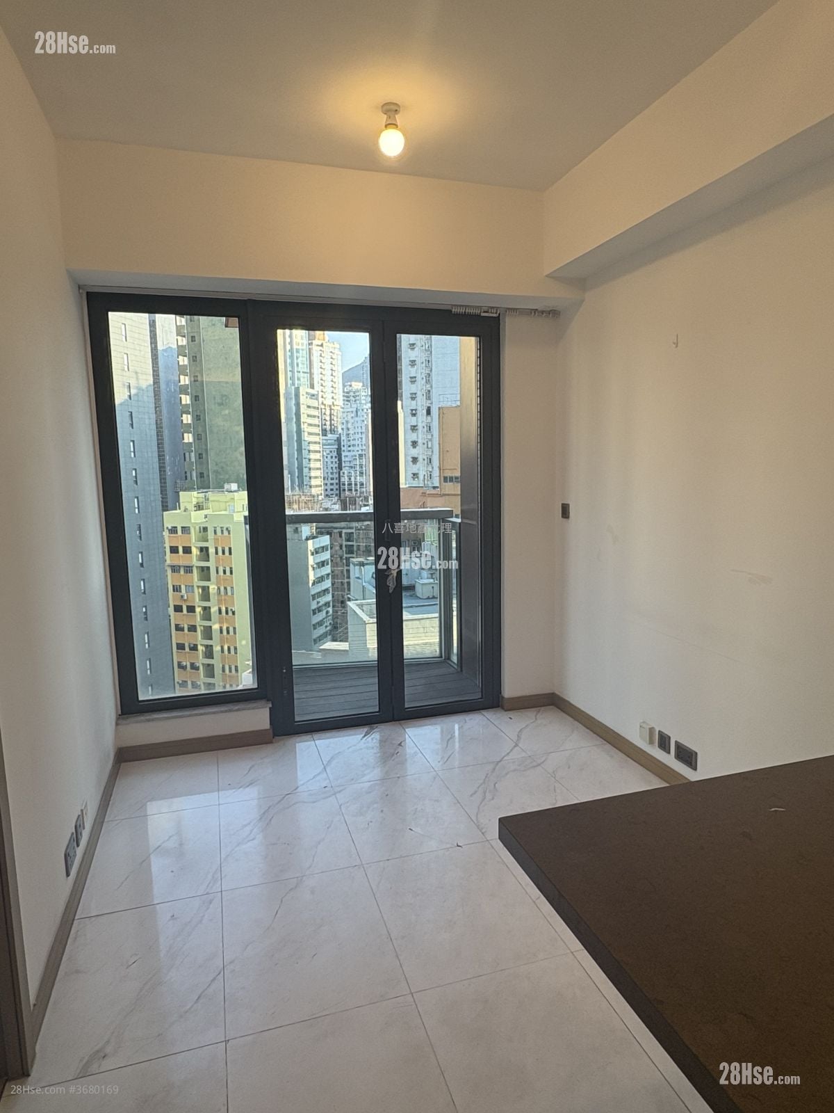 维峯 租盘 1 房 , 1 浴室 284 平方尺