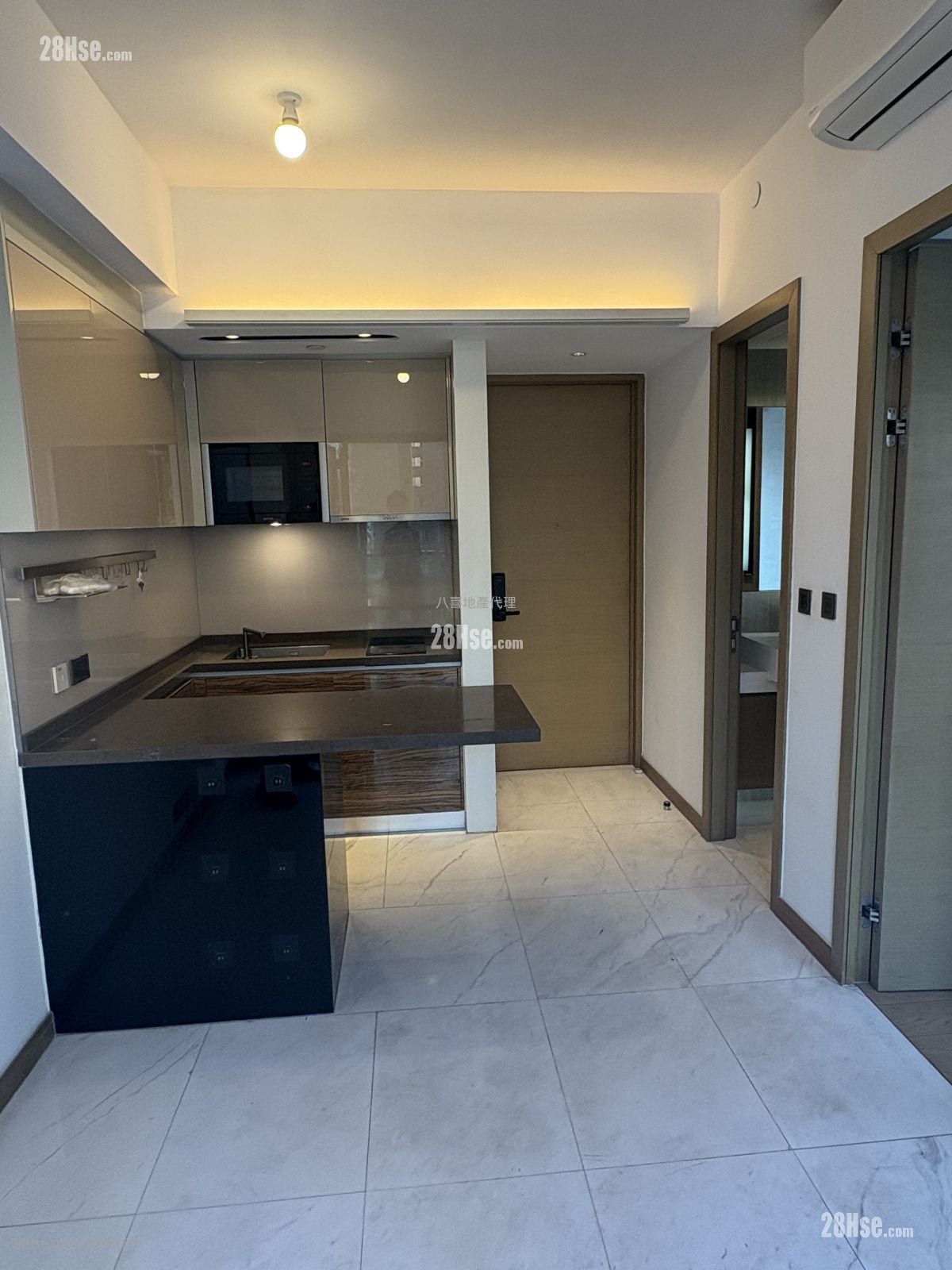 维峯 租盘 1 房 , 1 浴室 284 平方尺