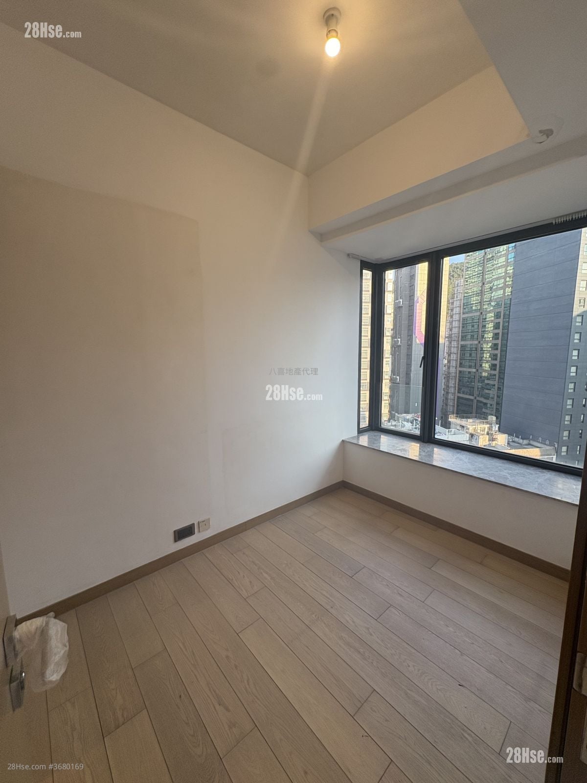 维峯 租盘 1 房 , 1 浴室 284 平方尺