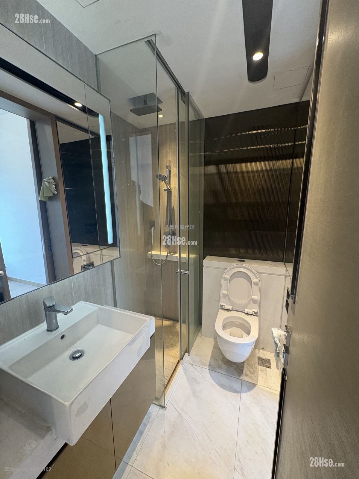 维峯 租盘 1 房 , 1 浴室 284 平方尺