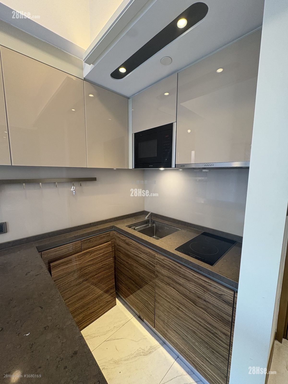 维峯 租盘 1 房 , 1 浴室 284 平方尺