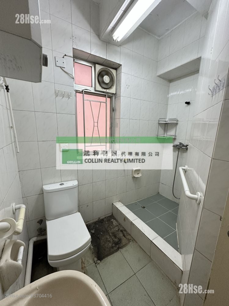 Lung Mong Building Sell 2 Bedrooms , 1 Bathroom 601 ft²