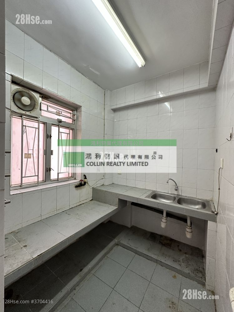 Lung Mong Building Sell 2 Bedrooms , 1 Bathroom 601 ft²