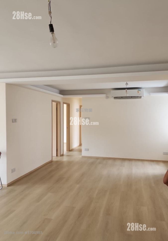 Beverly Villas Sell 4 Bedrooms , 3 Bathrooms 1,620 ft²