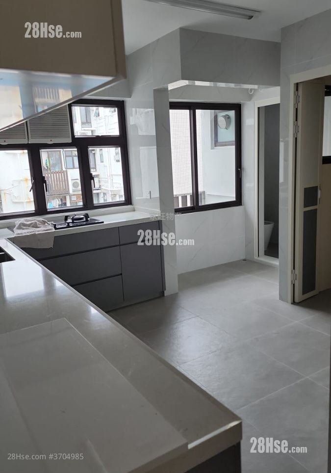 Beverly Villas Sell 4 Bedrooms , 3 Bathrooms 1,620 ft²