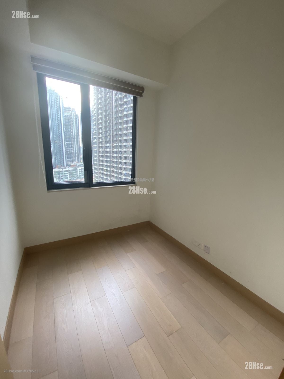 K.city Sell 4 Bedrooms , 2 Bathrooms 964 ft²