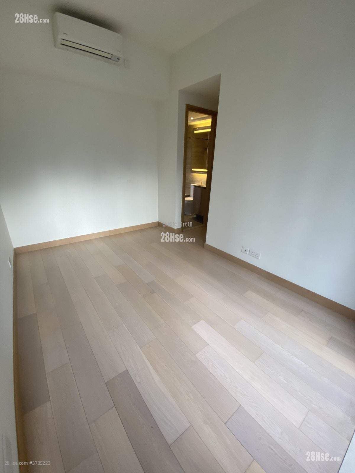 K.city Sell 4 Bedrooms , 2 Bathrooms 964 ft²