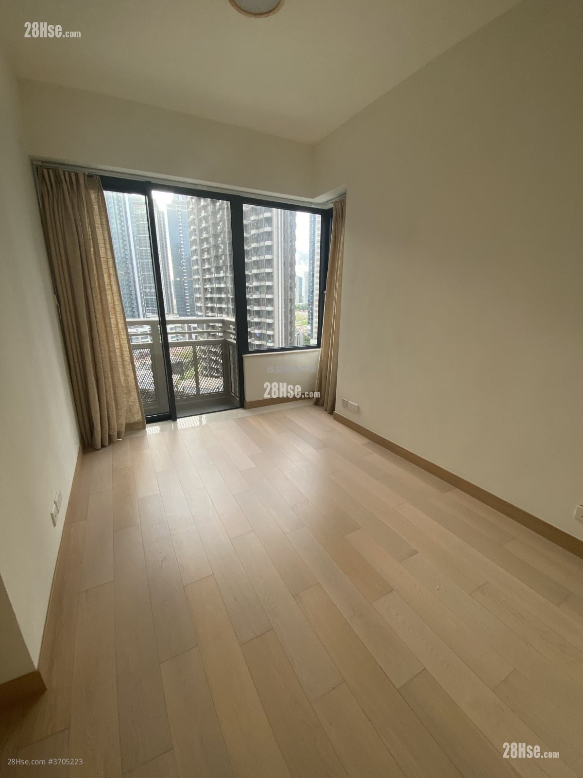 K.city Sell 4 Bedrooms , 2 Bathrooms 964 ft²