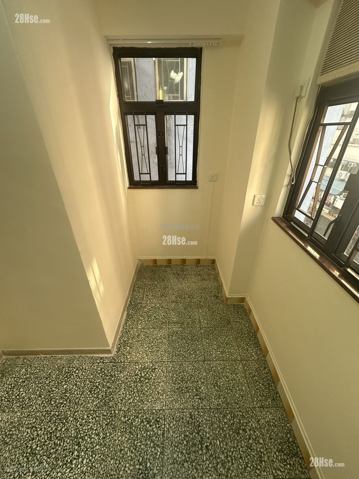 安發大廈 售盤 2 房 , 1 浴室 284 平方呎