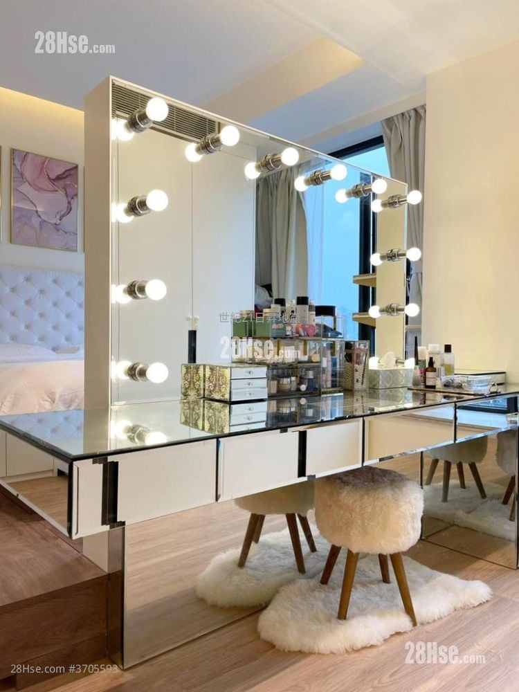 Fleur Pavilia Sell 4 Bedrooms , 3 Bathrooms 908 ft²