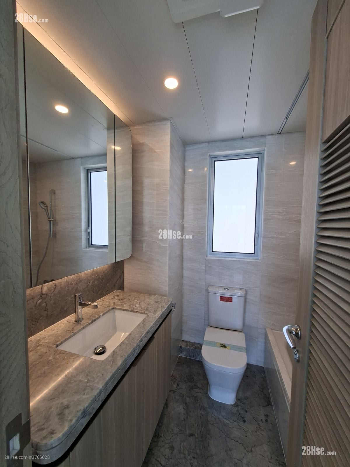 亲海駅 租盘 3 房 , 2 浴室 707 平方尺