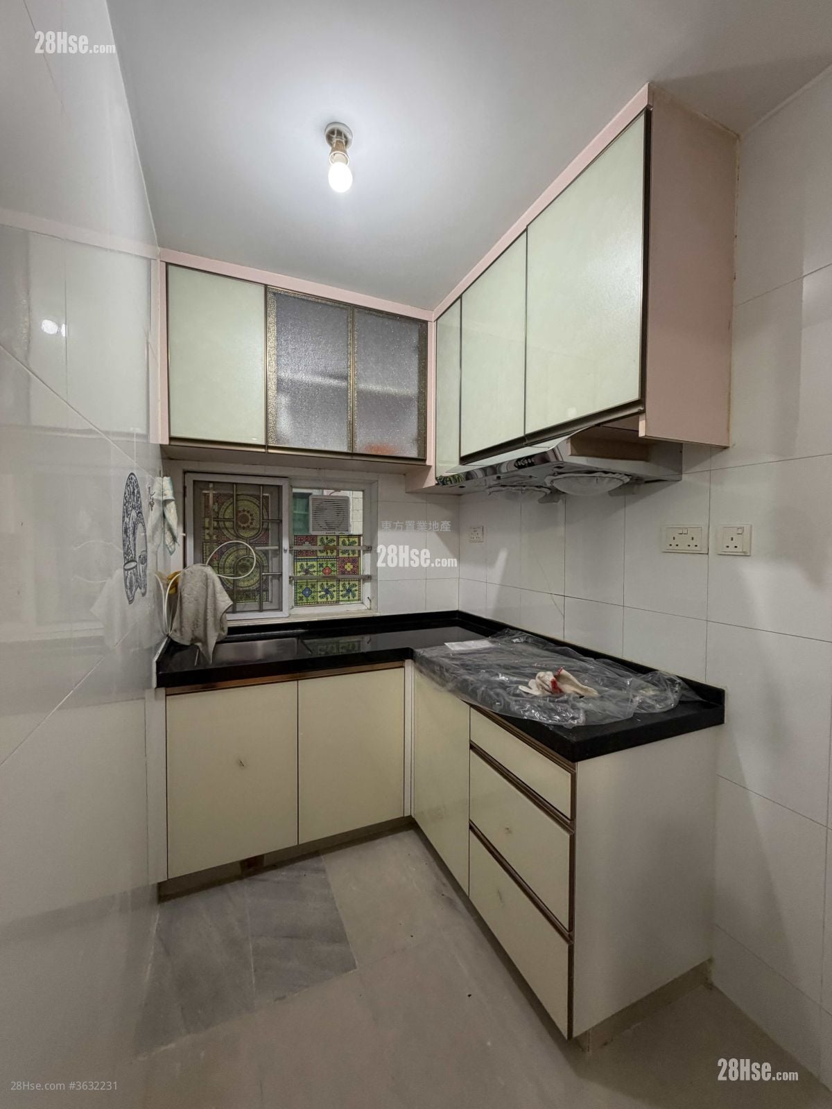 村屋 租盘 3 房 , 2 浴室 700 平方尺