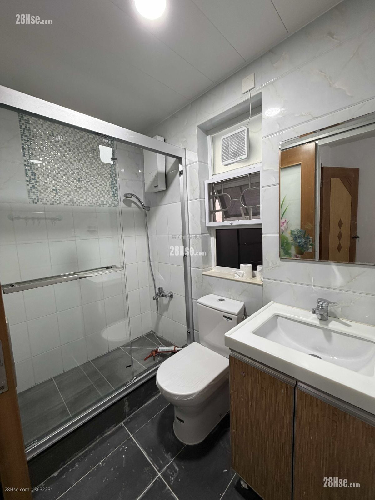 村屋 租盘 3 房 , 2 浴室 700 平方尺