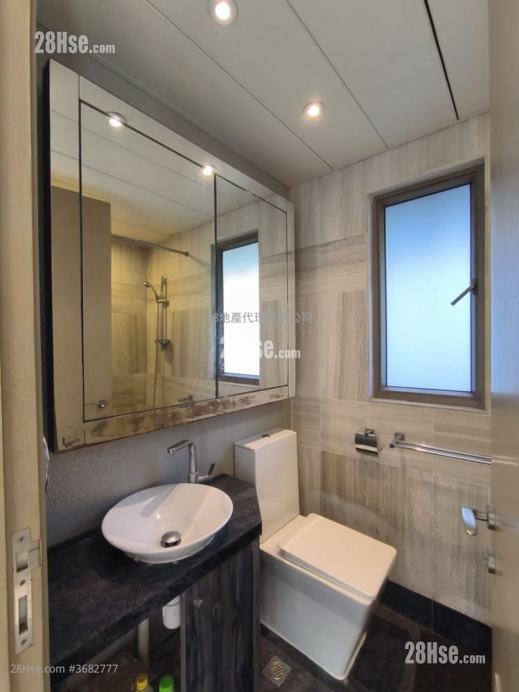 Residence 228 Sell 3 Bedrooms , 1 Bathroom 543 ft²