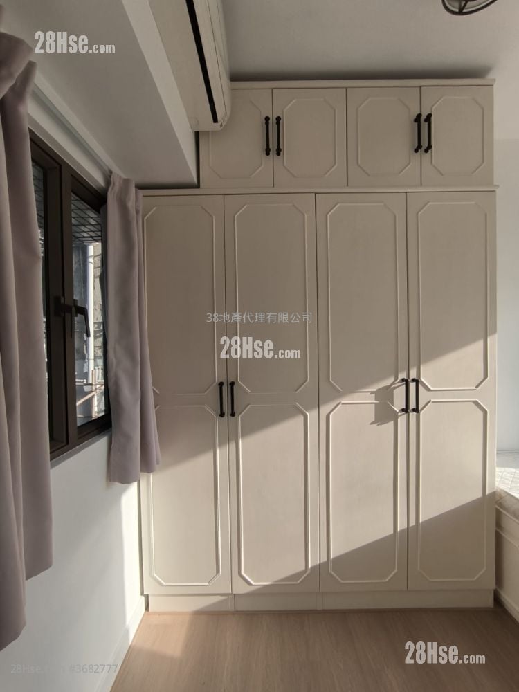 Residence 228 Sell 3 Bedrooms , 1 Bathroom 543 ft²