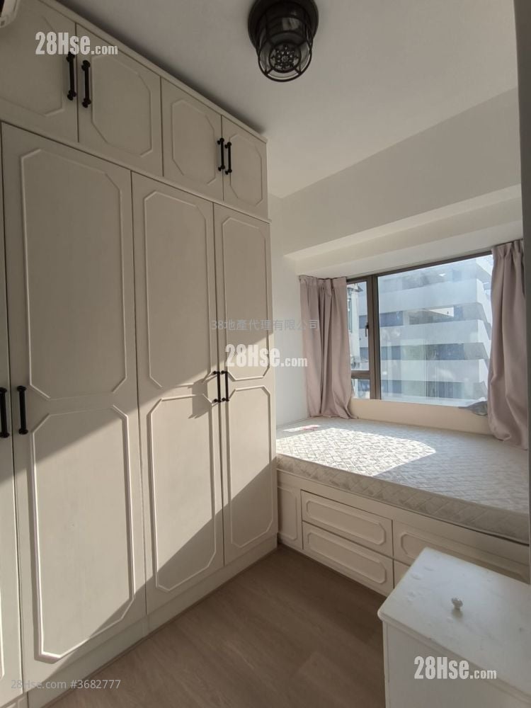 Residence 228 Sell 3 Bedrooms , 1 Bathroom 543 ft²