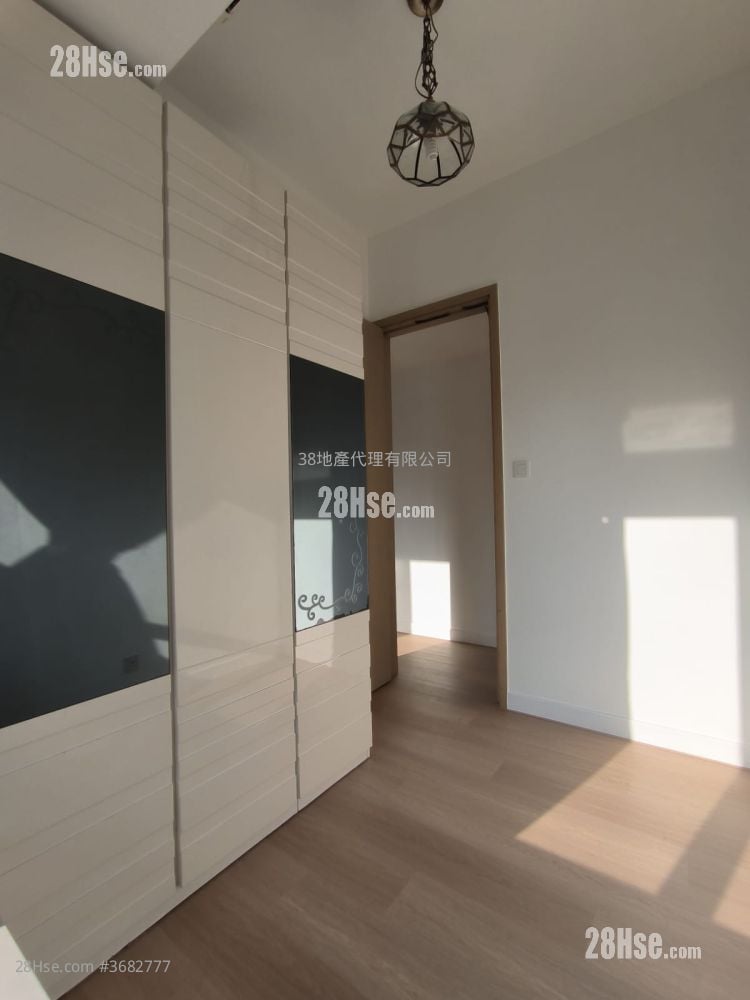 Residence 228 Sell 3 Bedrooms , 1 Bathroom 543 ft²