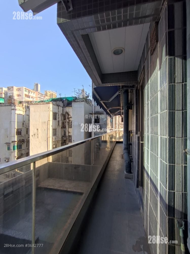 Residence 228 Sell 3 Bedrooms , 1 Bathroom 543 ft²