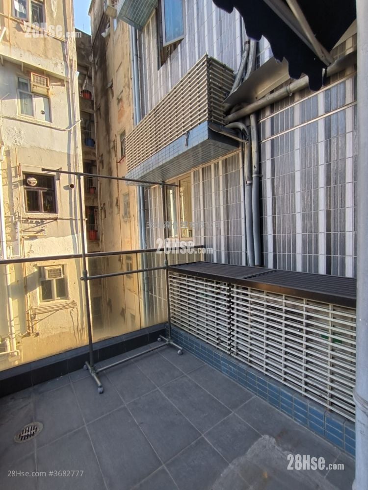 Residence 228 Sell 3 Bedrooms , 1 Bathroom 543 ft²