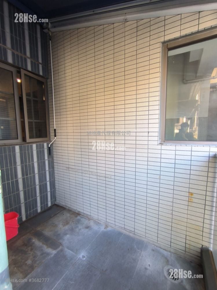 Residence 228 Sell 3 Bedrooms , 1 Bathroom 543 ft²