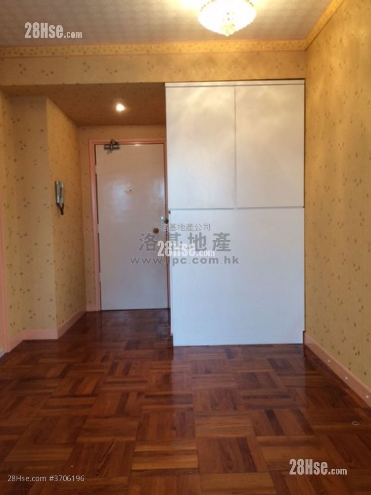Tak Bo Garden Sell 1 Bedroom , 1 Bathroom 282 ft²