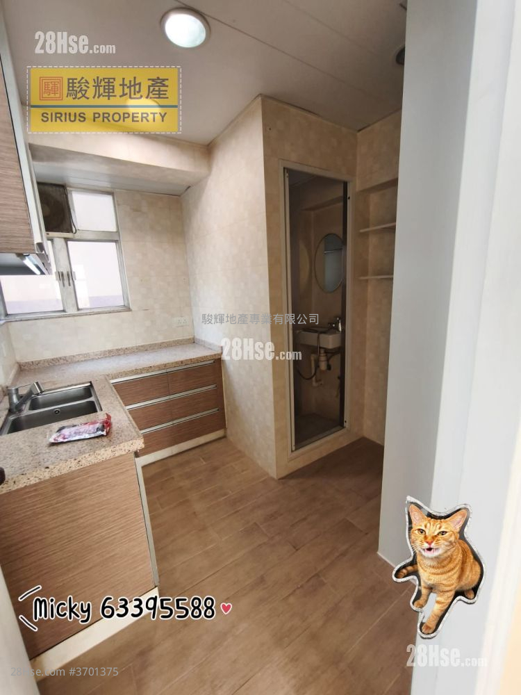 Bright Court Sell 3 Bedrooms , 1 Bathroom 631 ft²