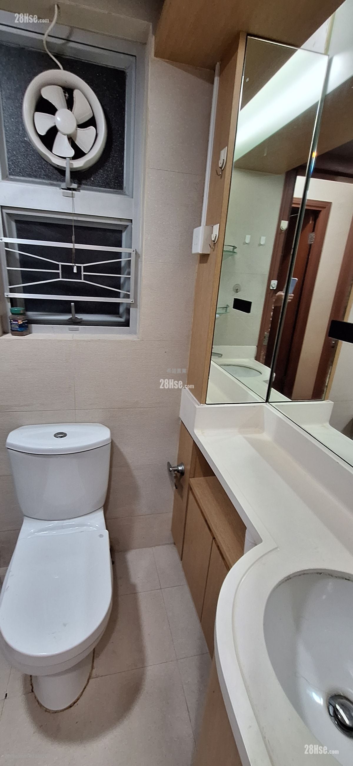 Paradise Square Sell 3 Bedrooms , 1 Bathroom