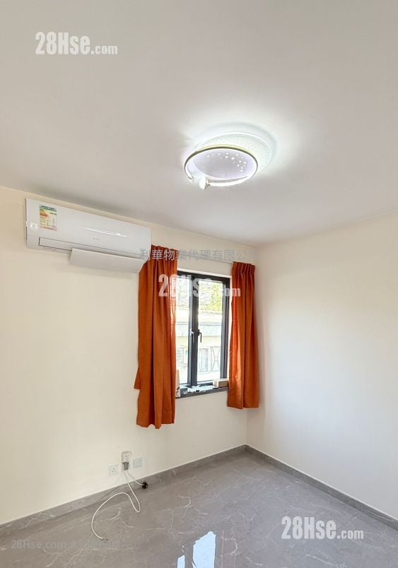 村屋 租盤 3 房 700 平方呎