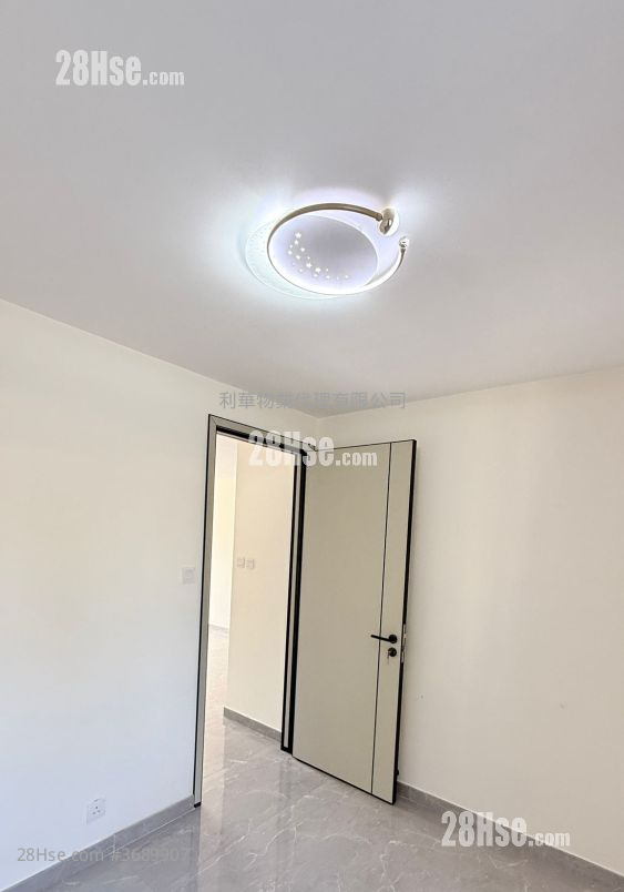 村屋 租盤 3 房 700 平方呎