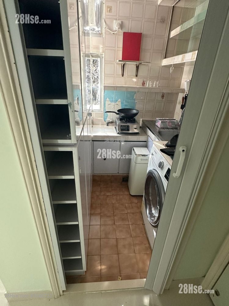 Elegant Garden Rental 2 Bedrooms , 1 Bathroom