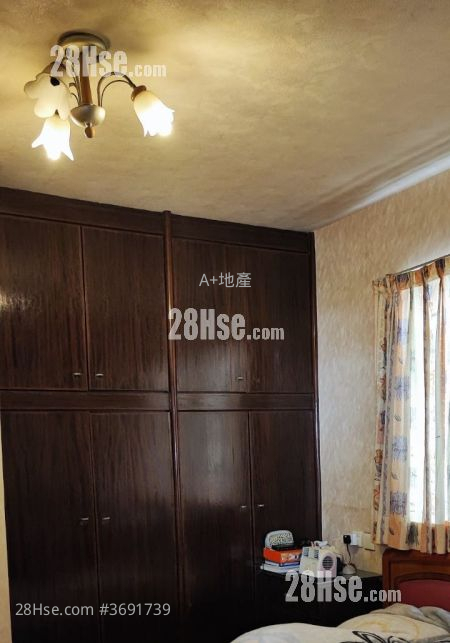 Man Fai Building Sell 3 Bedrooms , 2 Bathrooms 750 ft²