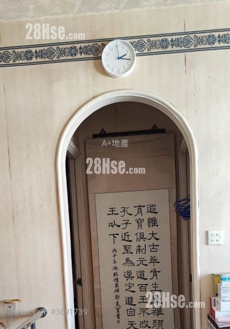 Man Fai Building Sell 3 Bedrooms , 2 Bathrooms 750 ft²