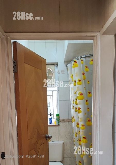 Man Fai Building Sell 3 Bedrooms , 2 Bathrooms 750 ft²