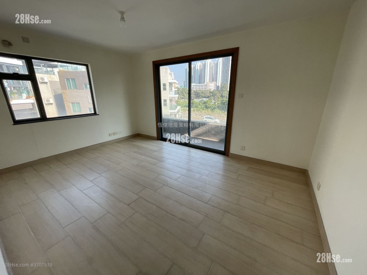 Village Sell 1,950 ft²