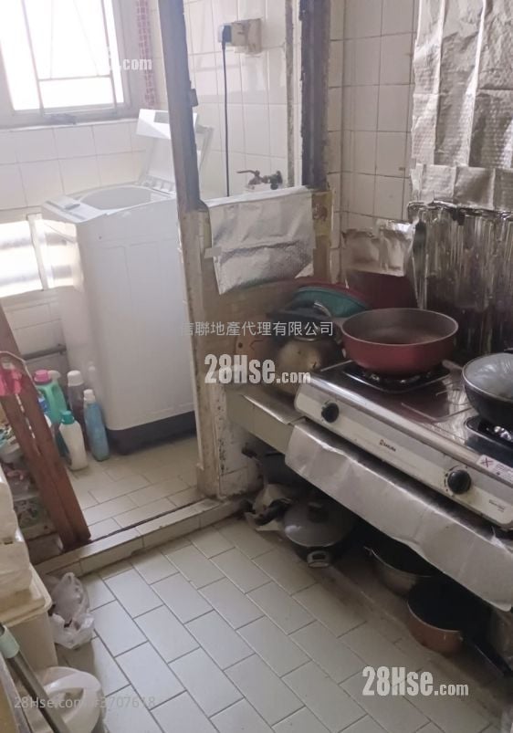 Tin Ping Estate Sell 3 Bedrooms , 1 Bathroom 489 ft²