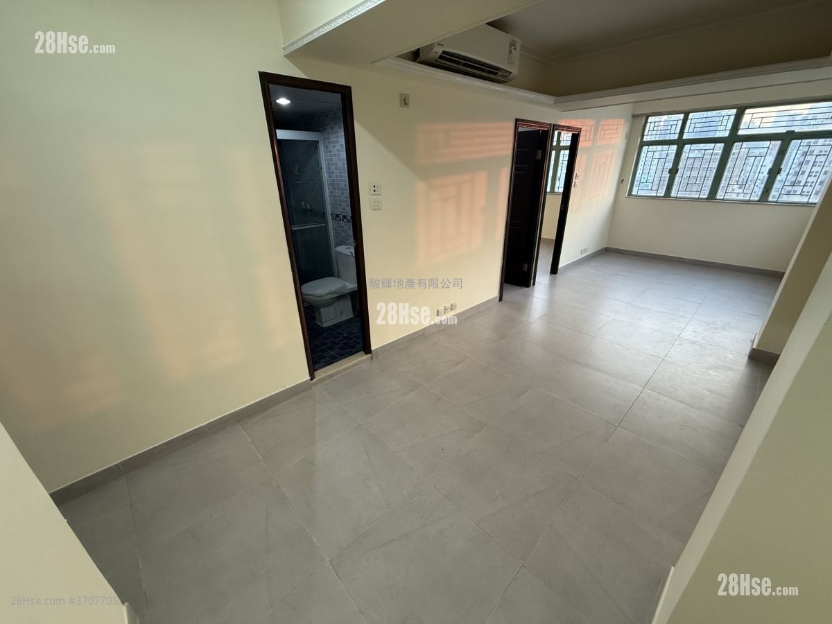 Celebrity Court Rental 3 Bedrooms , 1 Bathroom 600 ft²